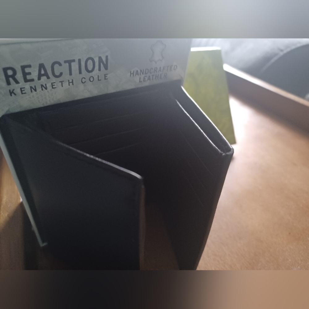 Kenneth Cole Reaction Black Leather Wallet